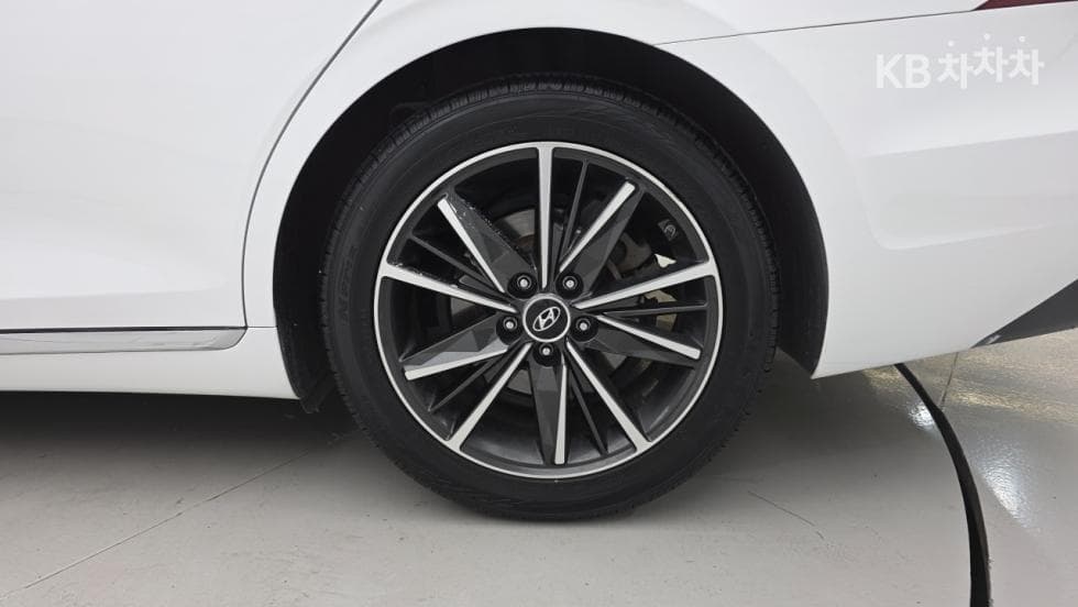Hyundai The New (facelift) Grandeur (Azera)2.5 Premium 초이스 - 23