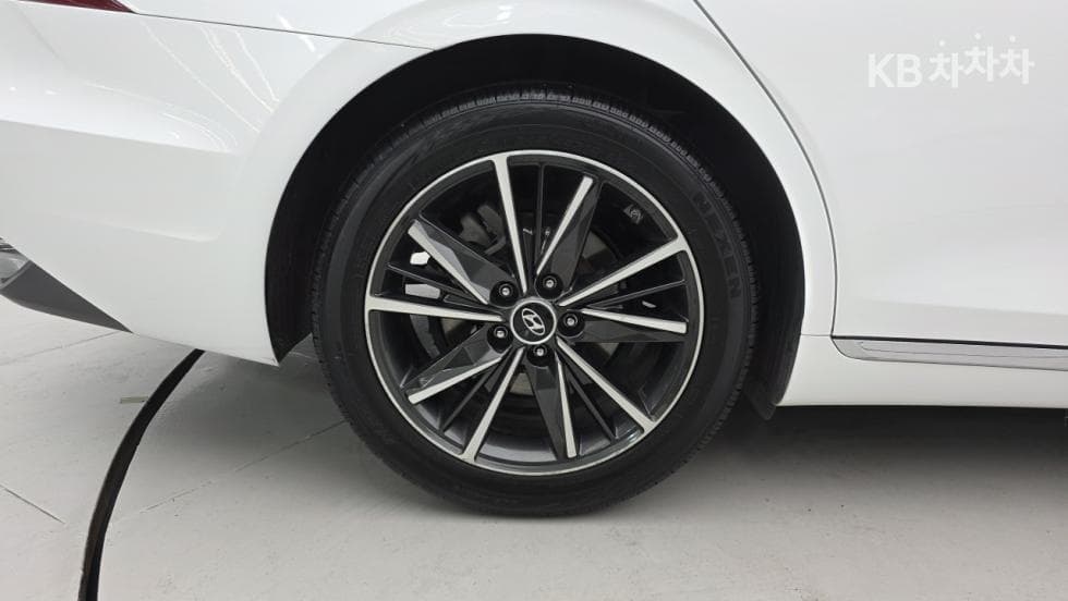 Hyundai The New (facelift) Grandeur (Azera)2.5 Premium 초이스 - 24