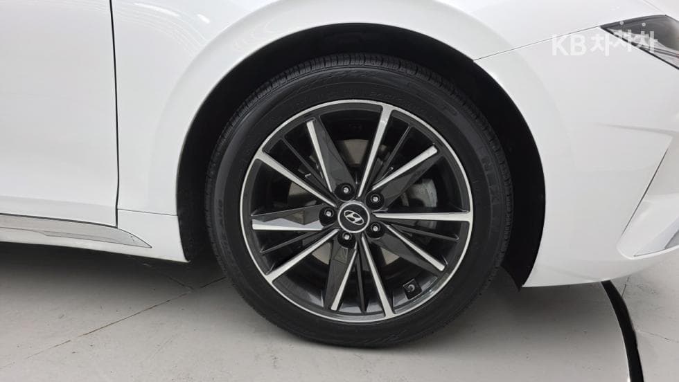 Hyundai The New (facelift) Grandeur (Azera)2.5 Premium 초이스 - 25