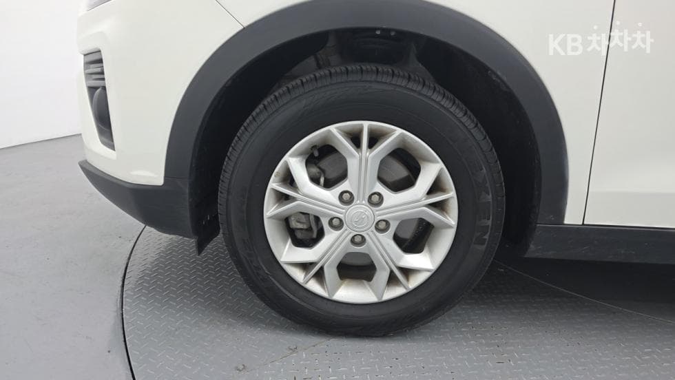 KG Mobility Very New (facelift/refresh; particularly for Tivoli) TivoliGasoline V1 2WD Standard - 5