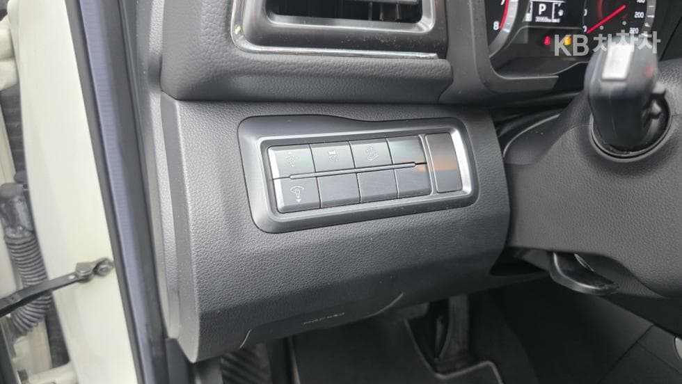 KG Mobility Very New (facelift/refresh; particularly for Tivoli) TivoliGasoline V1 2WD Standard - 19