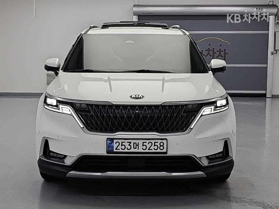 Kia Carnival 4th generationD2.2 9-seater Signature - 3