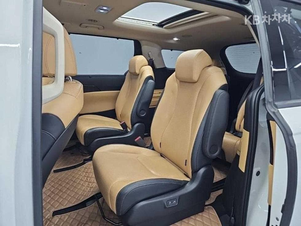 Kia Carnival 4th generationD2.2 9-seater Signature - 13