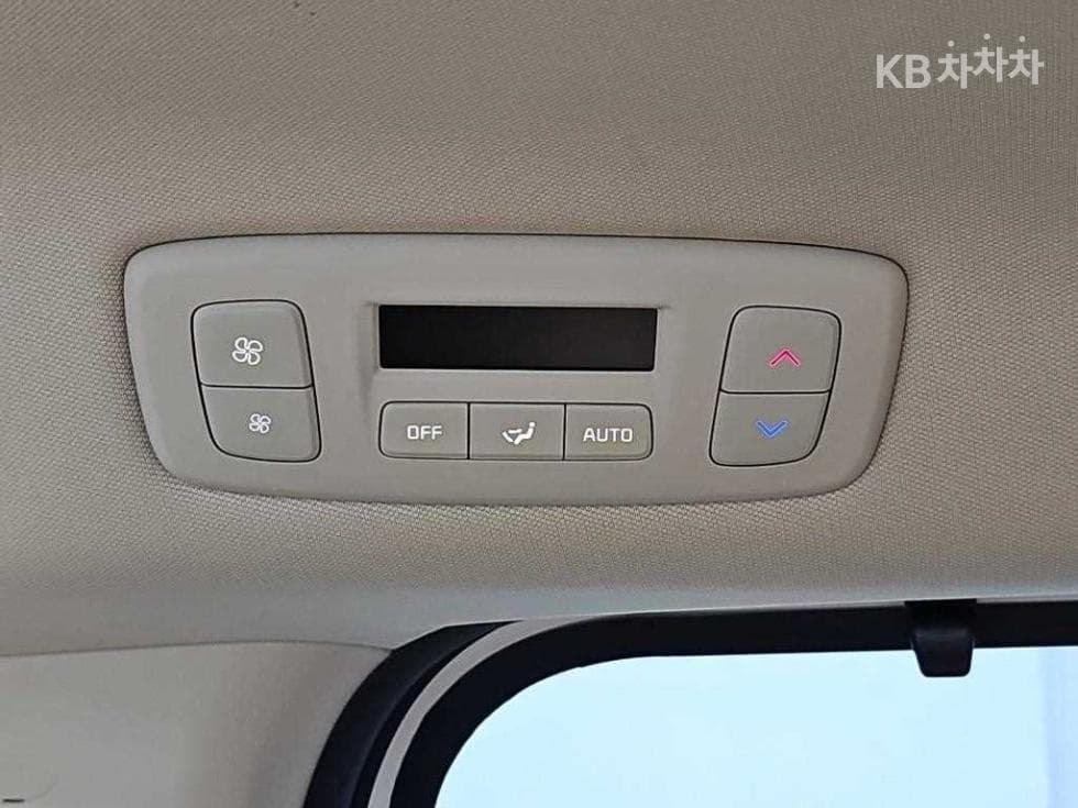 Kia Carnival 4th generationD2.2 9-seater Signature - 14