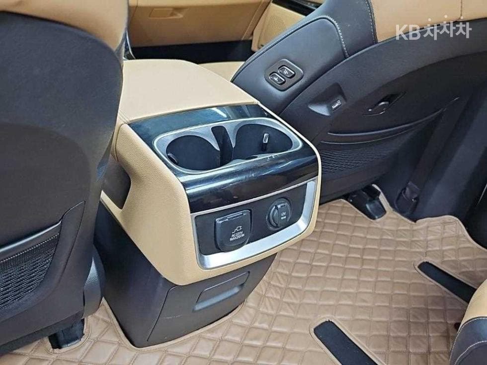 Kia Carnival 4th generationD2.2 9-seater Signature - 16