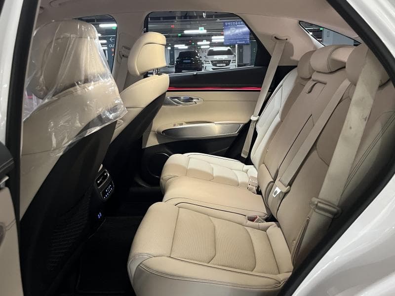 Genesis GV70Gasoline 2.5T AWD - 8