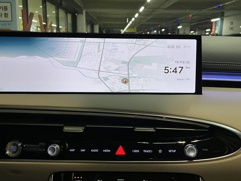 Genesis GV70Gasoline 2.5T AWD - 9