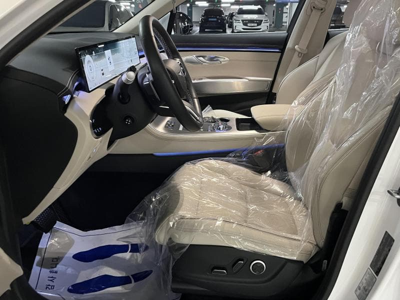 Genesis GV70Gasoline 2.5T AWD - 10