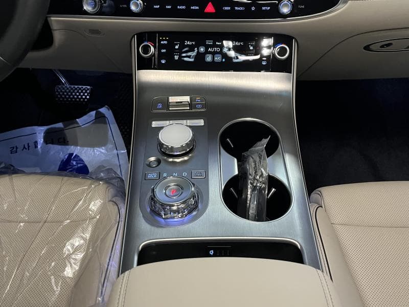 Genesis GV70Gasoline 2.5T AWD - 12