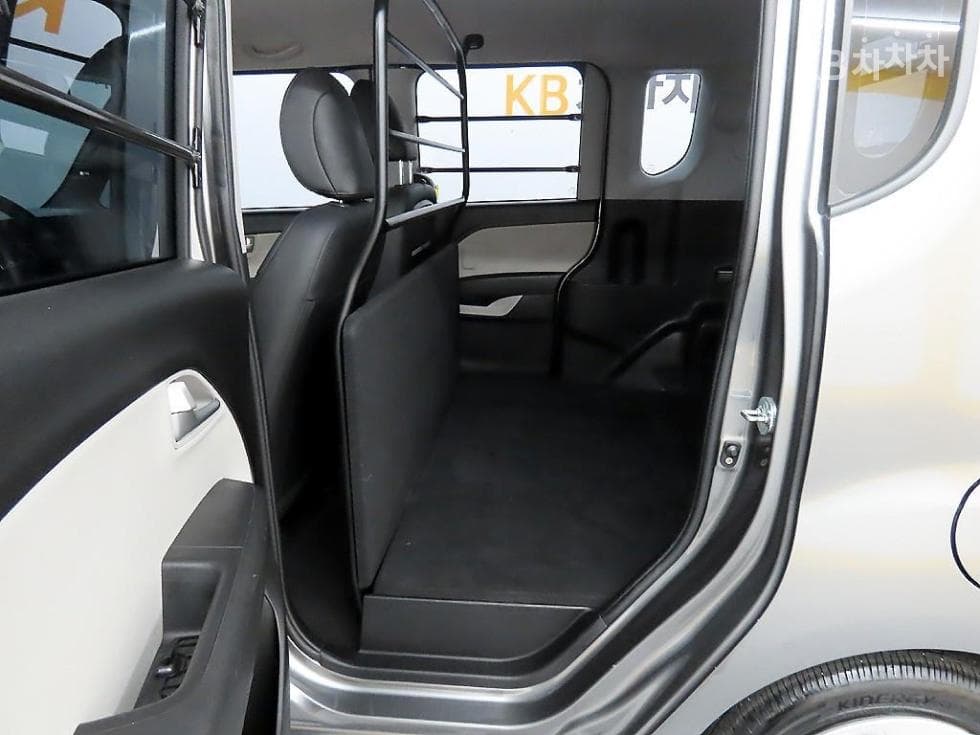 Kia The New (facelift) Kia Ray (van) Van1.0 Gasoline Van 2-seater Prestige - 6