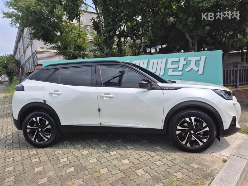 Peugeot 2008 Второ поколение1.5 BlueHDi GT Line - 3