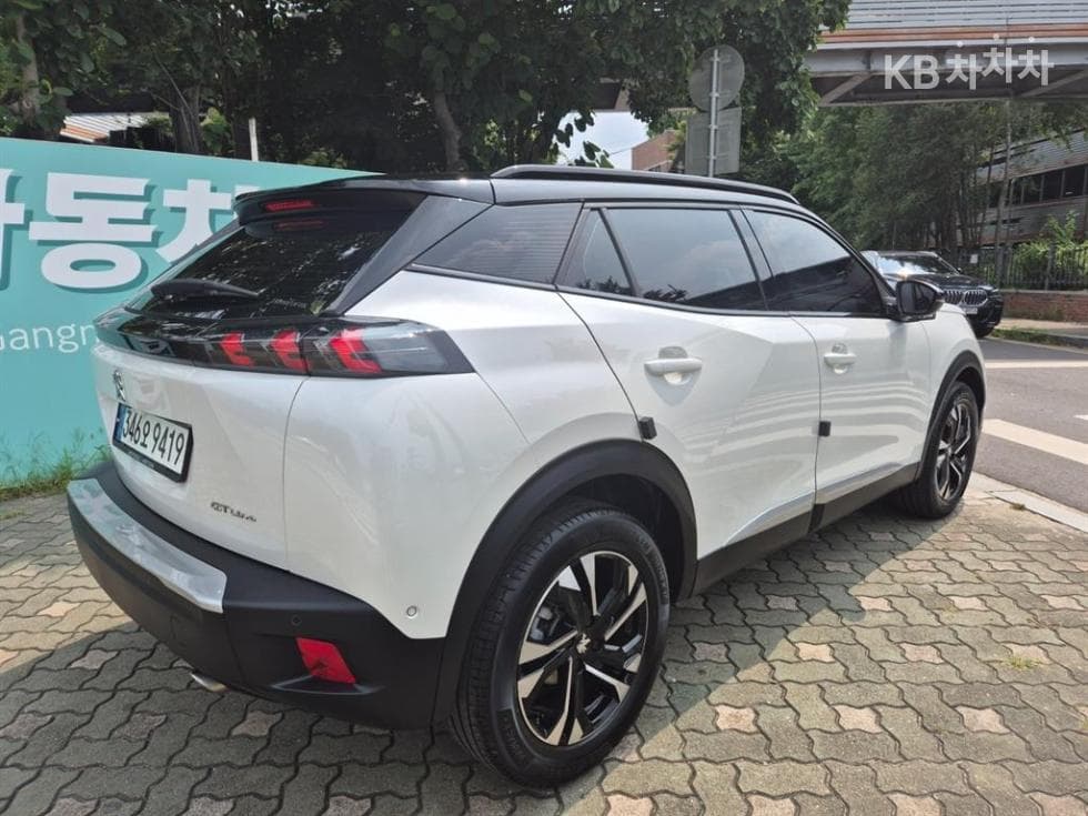 Peugeot 2008 Второ поколение1.5 BlueHDi GT Line - 4