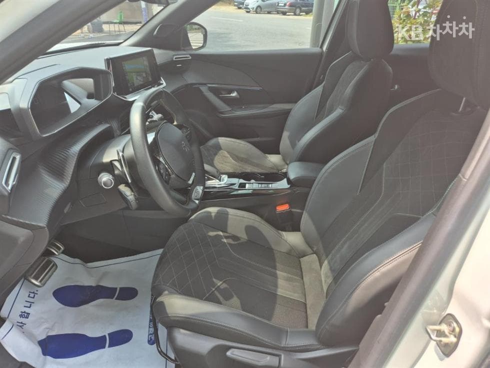 Peugeot 2008 Второ поколение1.5 BlueHDi GT Line - 8
