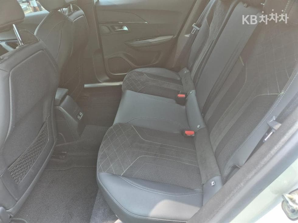 Peugeot 2008 Второ поколение1.5 BlueHDi GT Line - 9