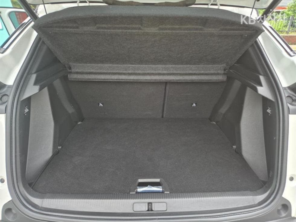 Peugeot 2008 Второ поколение1.5 BlueHDi GT Line - 10