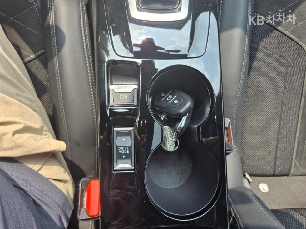 Peugeot 2008 Второ поколение1.5 BlueHDi GT Line - 15