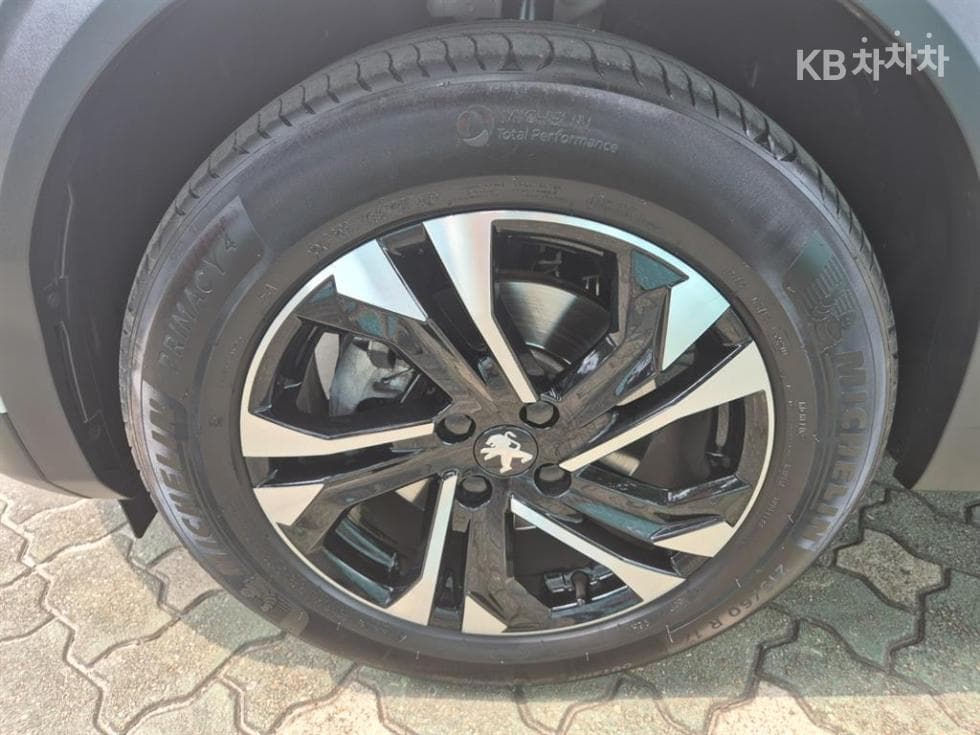 Peugeot 2008 Второ поколение1.5 BlueHDi GT Line - 17
