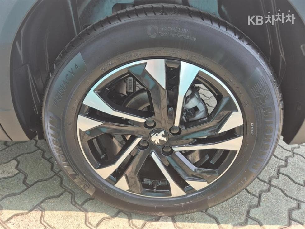 Peugeot 2008 Второ поколение1.5 BlueHDi GT Line - 18