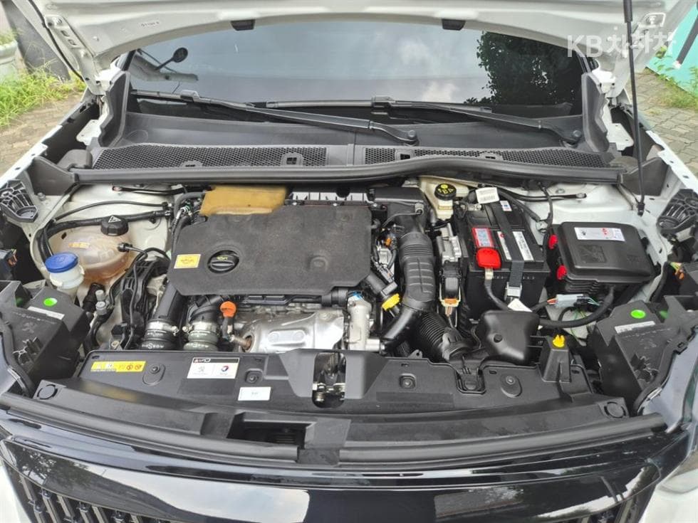 Peugeot 2008 Второ поколение1.5 BlueHDi GT Line - 19