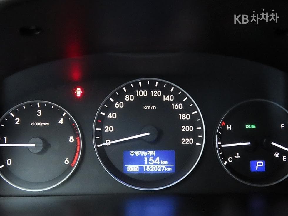 Hyundai Grand Starex5-seater Van CVX Modern - 8