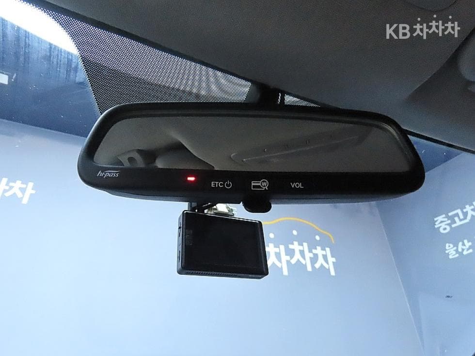 Hyundai Grand Starex5-seater Van CVX Modern - 16