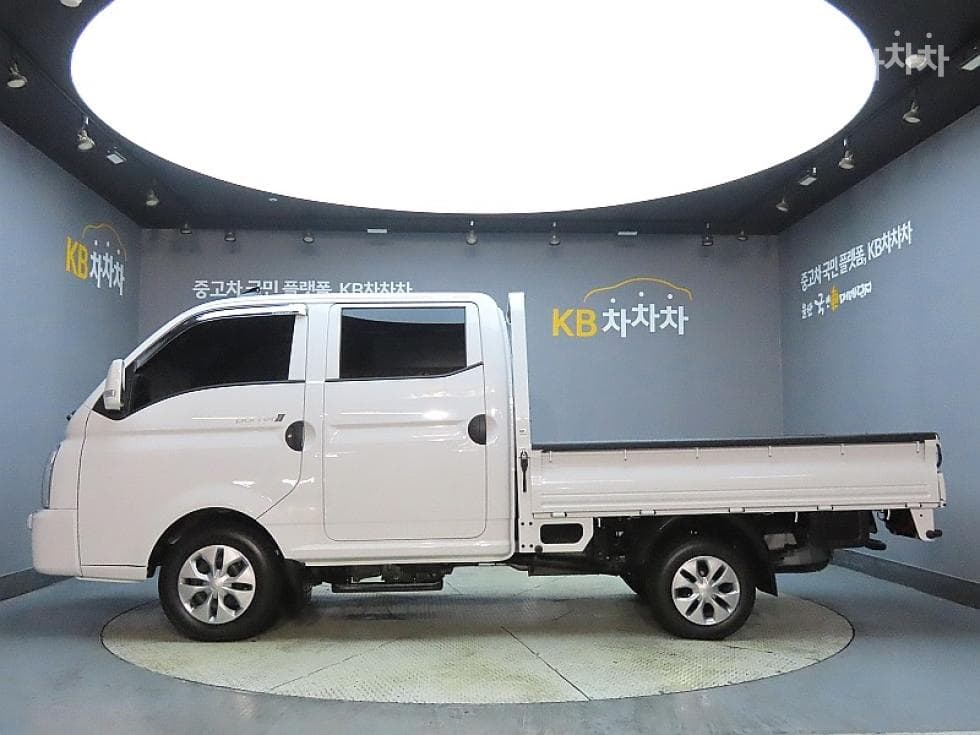 Hyundai Porter 2Extra Long Double Cab LPG Premium - 5