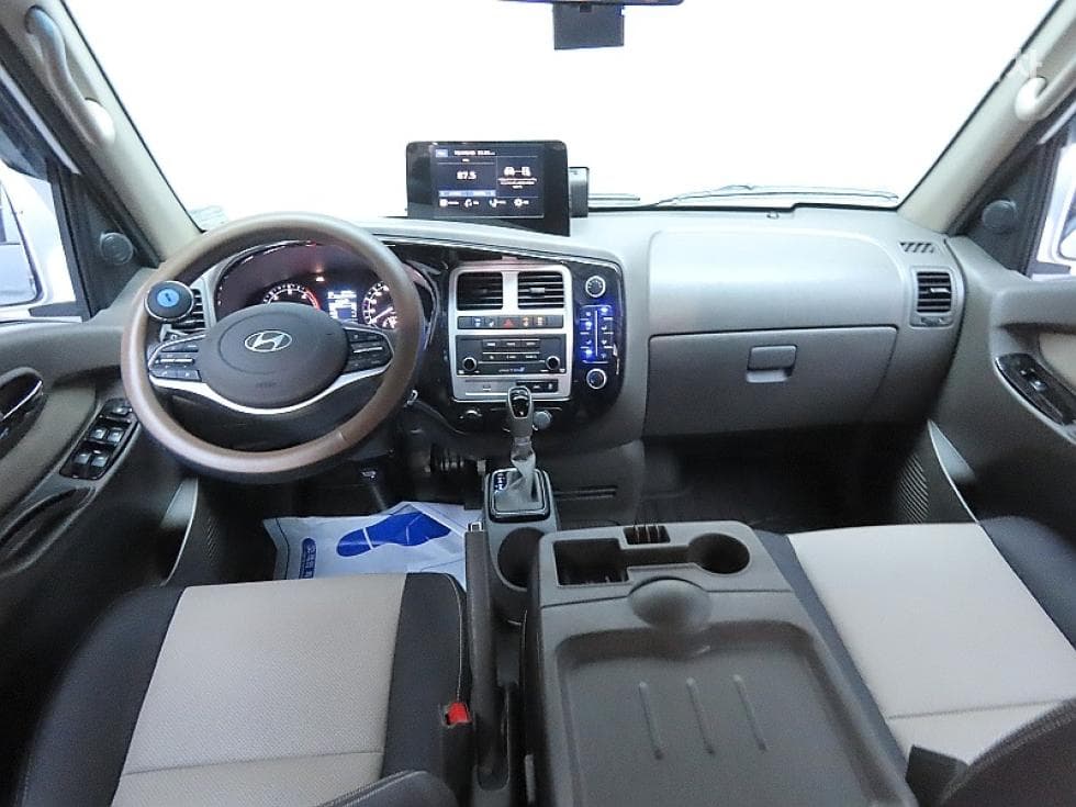 Hyundai Porter 2Extra Long Double Cab LPG Premium - 6
