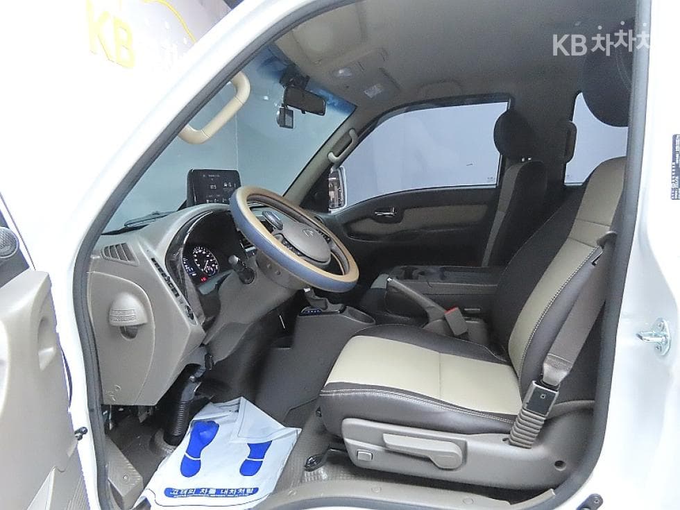 Hyundai Porter 2Extra Long Double Cab LPG Premium - 9