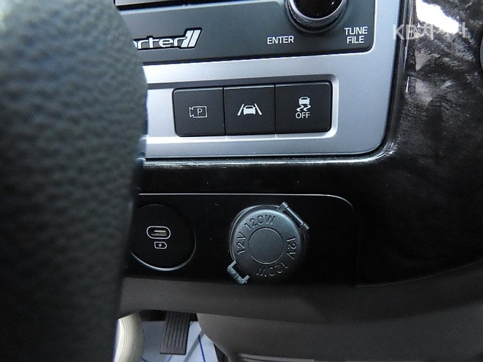 Hyundai Porter 2Extra Long Double Cab LPG Premium - 14