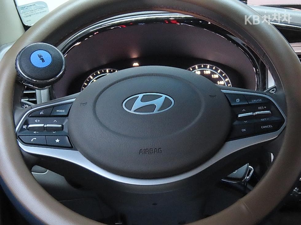 Hyundai Porter 2Extra Long Double Cab LPG Premium - 18