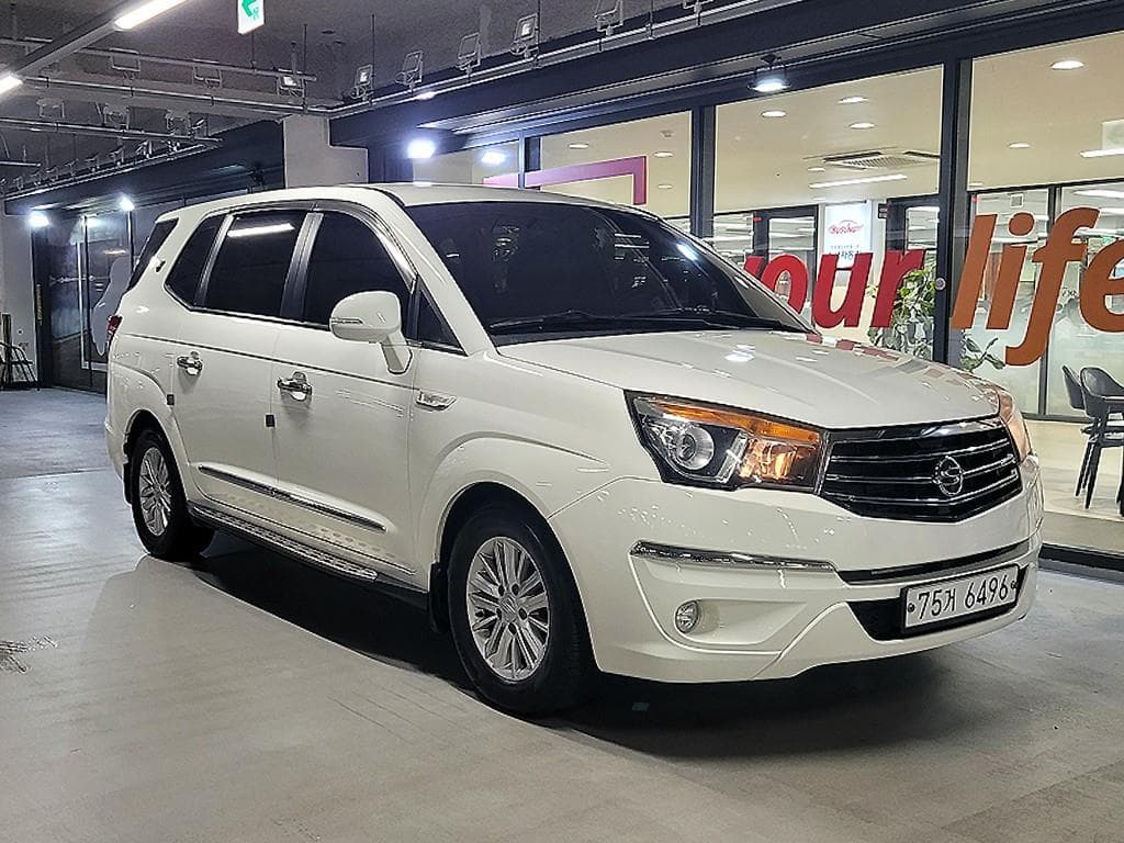 КейДжи Мобилити 코란도 투리스모 2WD LT 11-местен - Image 1