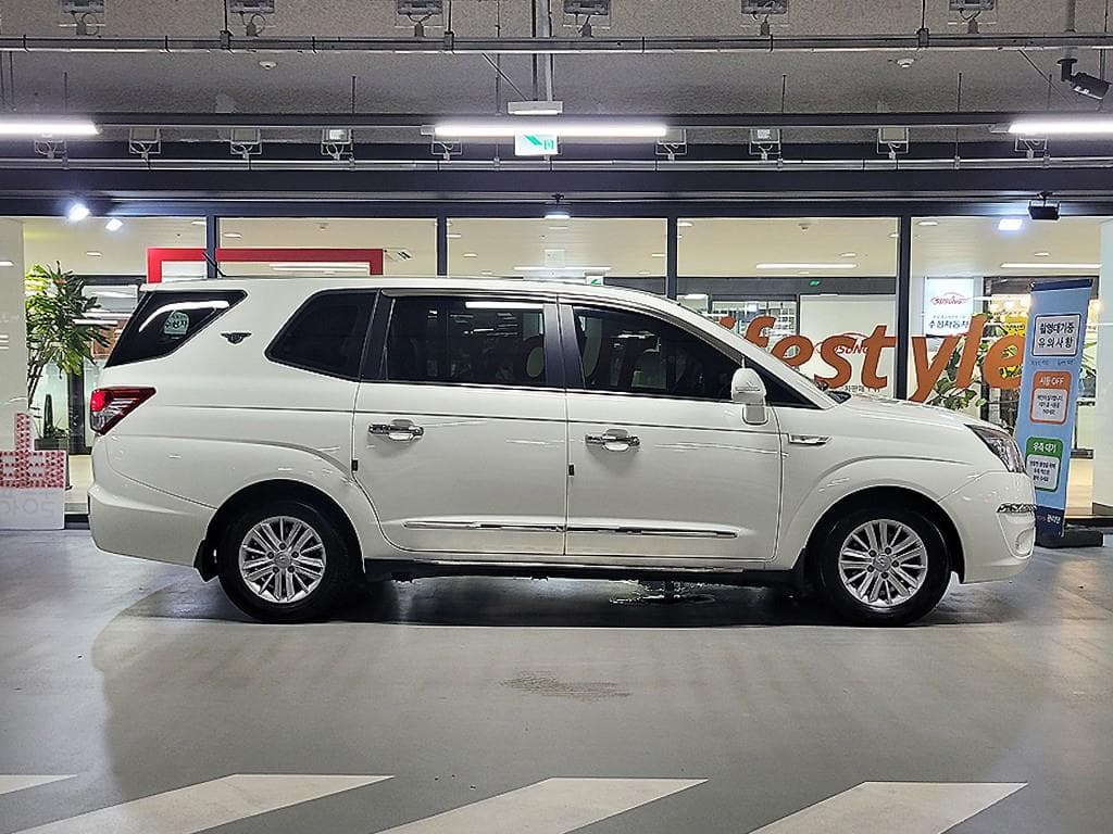 КейДжи Мобилити 코란도 투리스모2WD LT 11-местен - 3