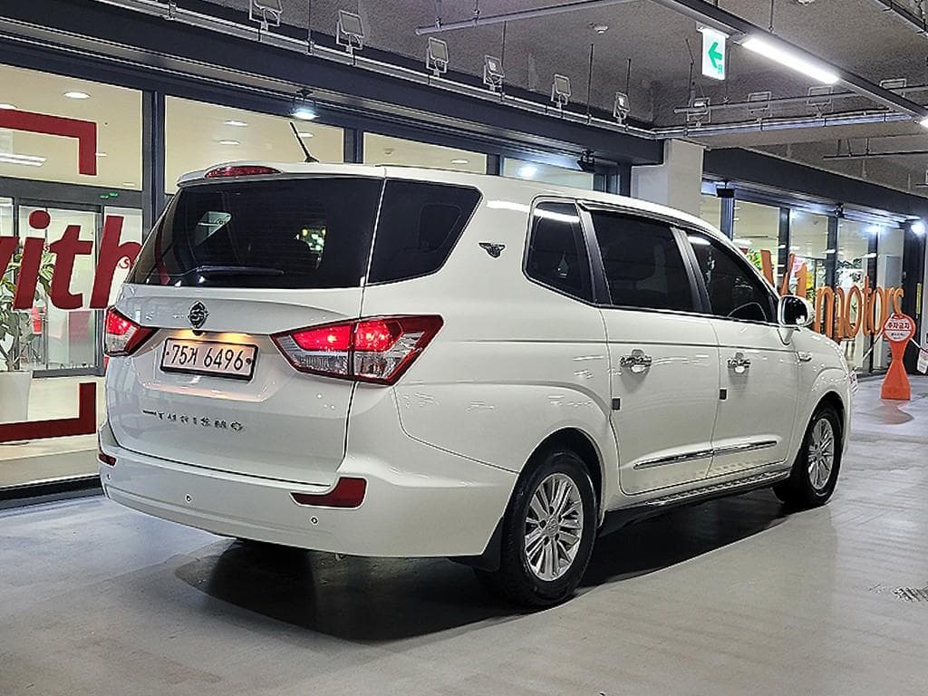 КейДжи Мобилити 코란도 투리스모2WD LT 11-местен - 4