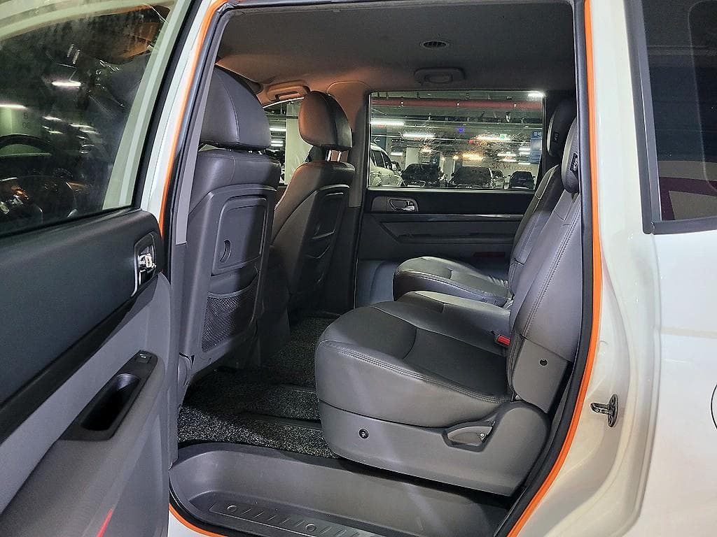 КейДжи Мобилити 코란도 투리스모2WD LT 11-местен - 8