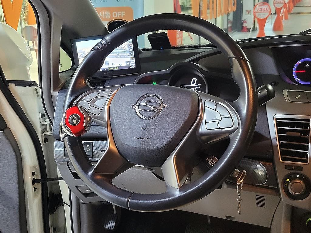 КейДжи Мобилити 코란도 투리스모2WD LT 11-местен - 9