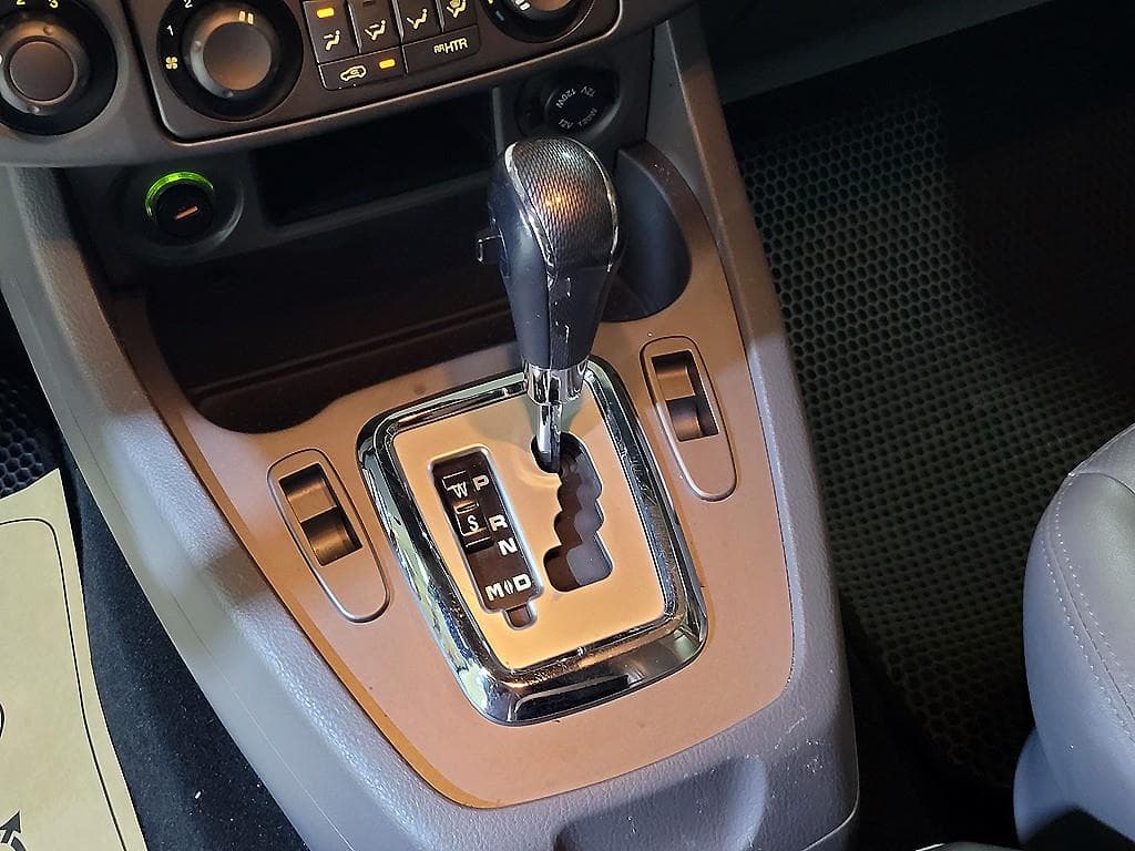 КейДжи Мобилити 코란도 투리스모2WD LT 11-местен - 12