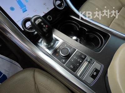 Land Rover New Range Rover Sport3.0 SDV6 HSE Dynamic - 10