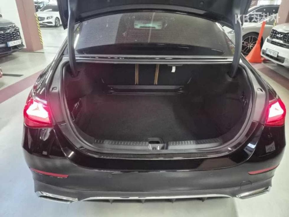 Mercedes-Benz E-클래스 (W214)E200 AMG Line - 7
