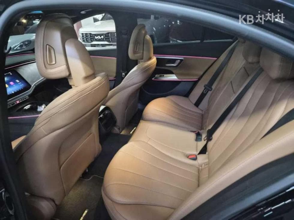 Mercedes-Benz E-클래스 (W214)E200 AMG Line - 8
