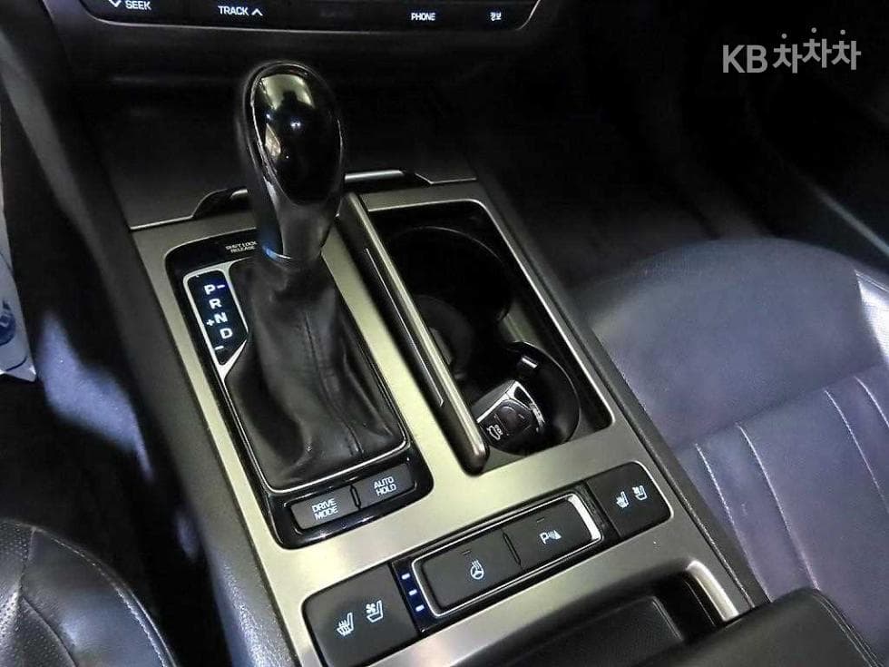 Хюндай ДженезисDHG330 Modern AWD Стандартен - 12