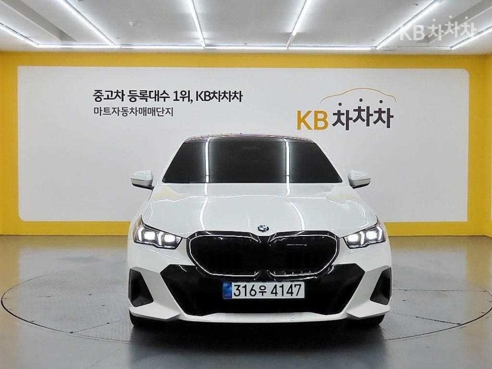 BMW New5 Series(G60) 530i xDrive M Sport - Image 1
