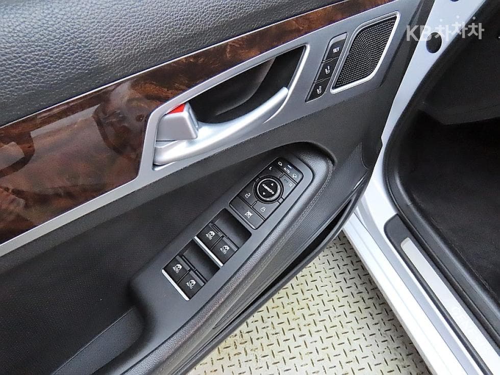 Hyundai GenesisDHG330 Premium - 13