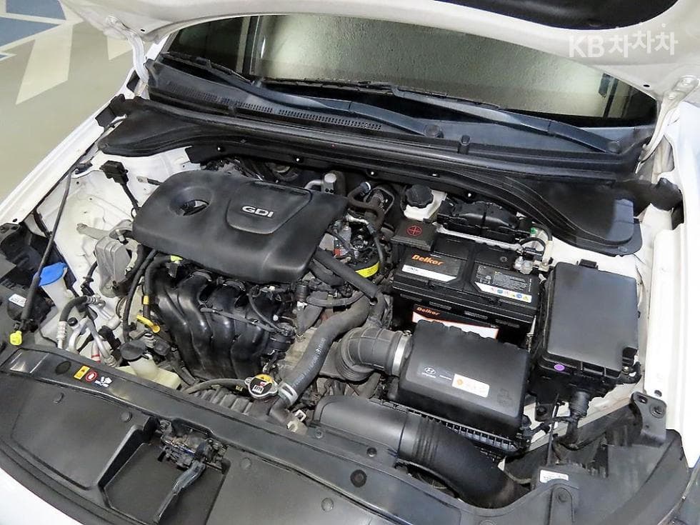 Хюндай Avante (Elantra)AD1.6 GDi Value Plus - 18