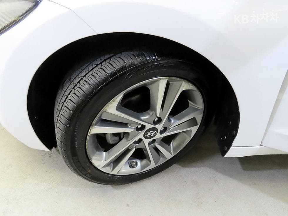 Хюндай Avante (Elantra)AD1.6 GDi Value Plus - 19