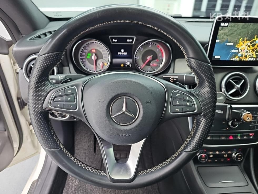 Mercedes-Benz CLA클래스CLA200 d 4Matic - 9