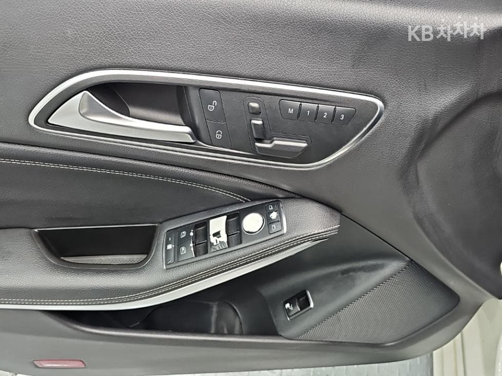 Mercedes-Benz CLA클래스CLA200 d 4Matic - 16