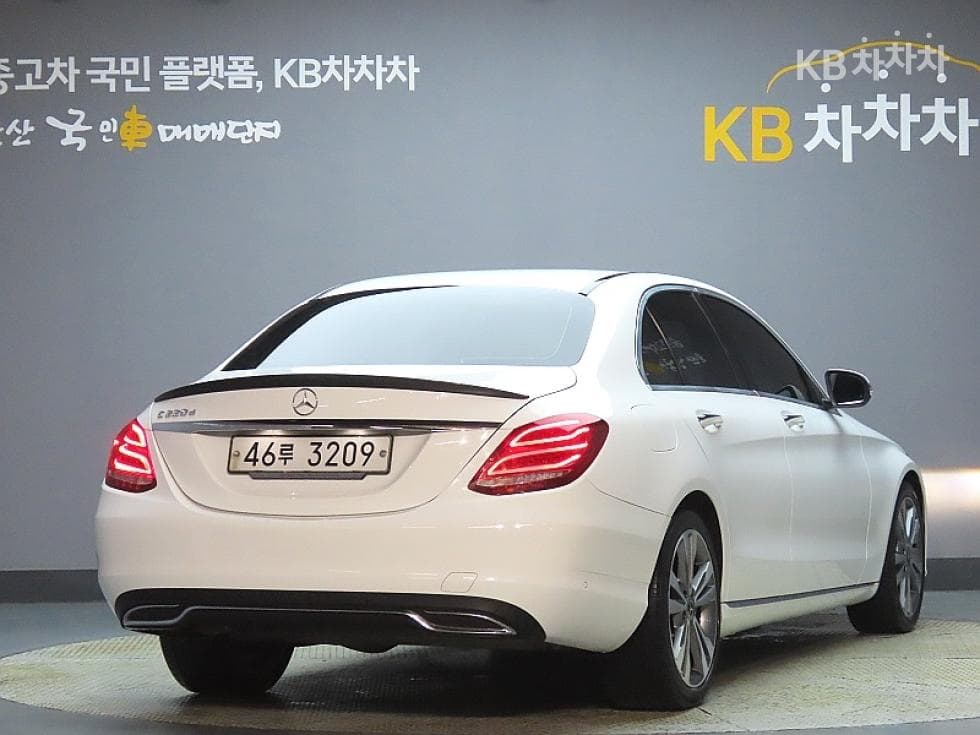 Mercedes-Benz The New (фейслифт) C-КласC220d Avantgarde W205 - 2