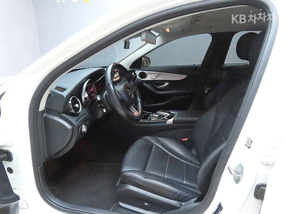 Mercedes-Benz The New (фейслифт) C-КласC220d Avantgarde W205 - 10