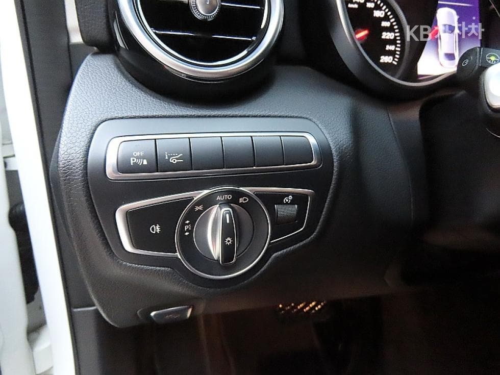 Mercedes-Benz The New (фейслифт) C-КласC220d Avantgarde W205 - 12