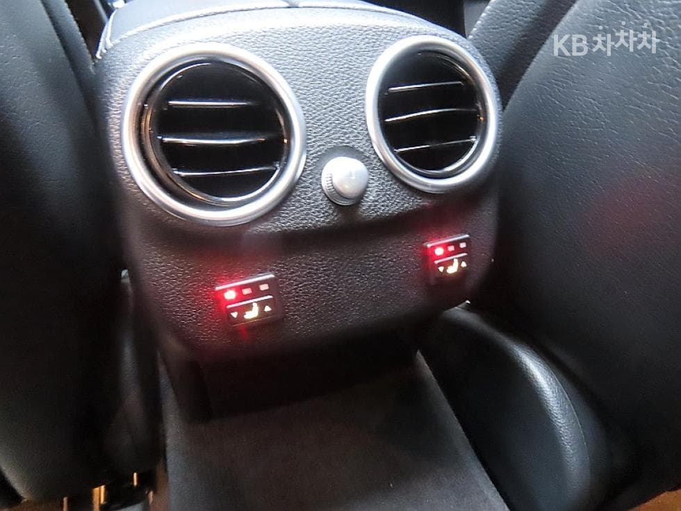 Mercedes-Benz The New (фейслифт) C-КласC220d Avantgarde W205 - 18